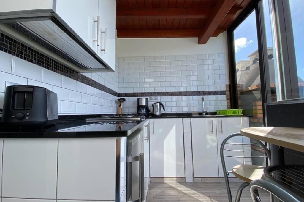 Estudio Agradable, Con Jacuzzi, Terraza Y Barbacoa, Totalmente Independiente Apartman Corralejo Kültér fotó