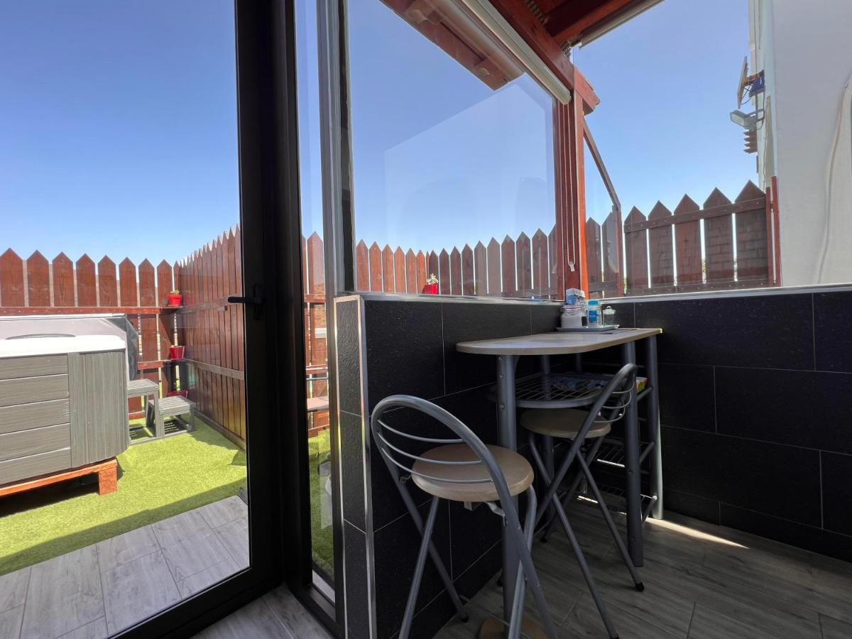 Estudio Agradable, Con Jacuzzi, Terraza Y Barbacoa, Totalmente Independiente Apartman Corralejo Kültér fotó